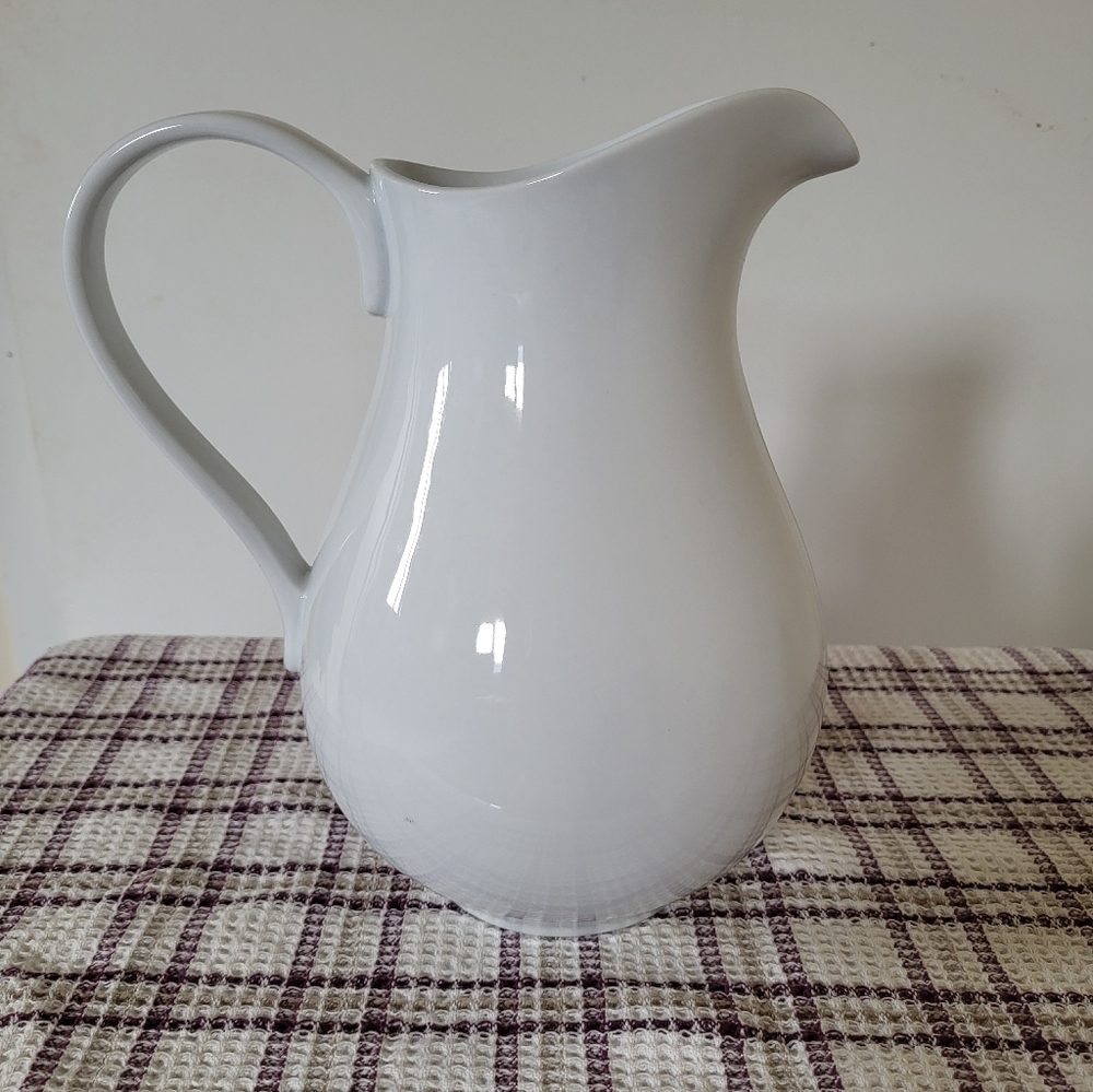 WILLIAMS SONOMA Porcelain Carafe
